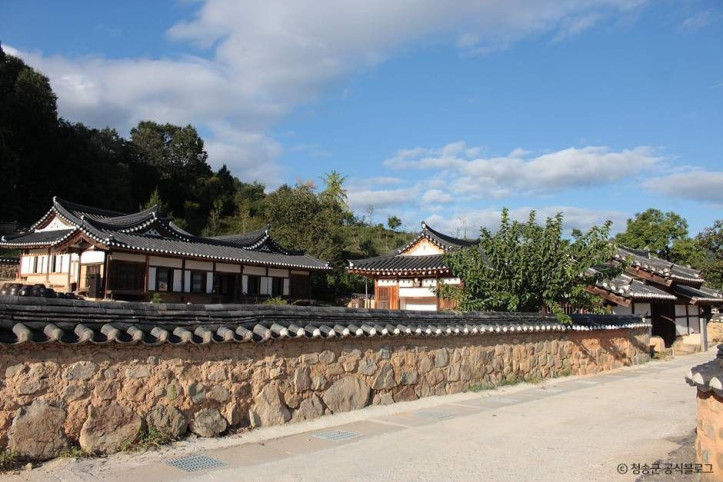 청송 평산신씨 판사공파 종택과 분가 고택 여행 추천 - 메고지고