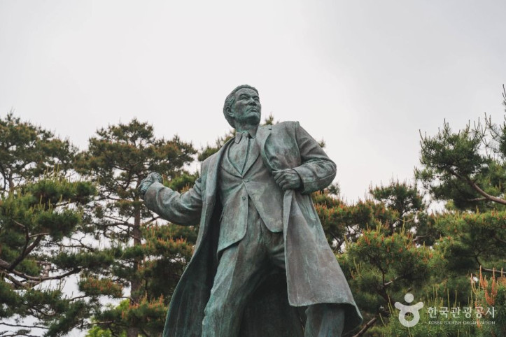 이봉창 의사 동상 여행 추천 - 메고지고