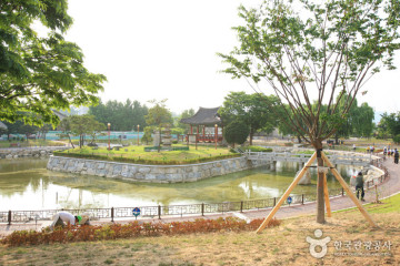 음성 읍내리 삼층석탑 여행 추천 - 메고지고