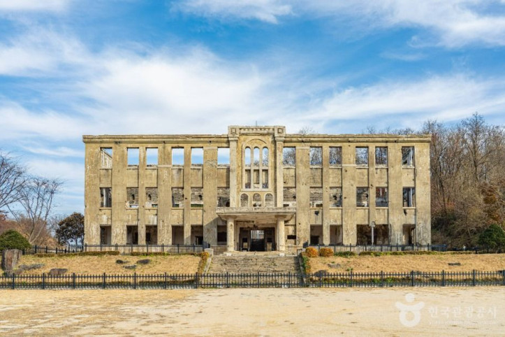 철원 노동당사 여행 추천 - 메고지고