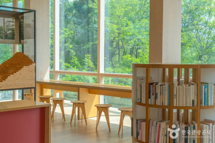 인왕산 숲속쉼터 여행 추천 - 메고지고