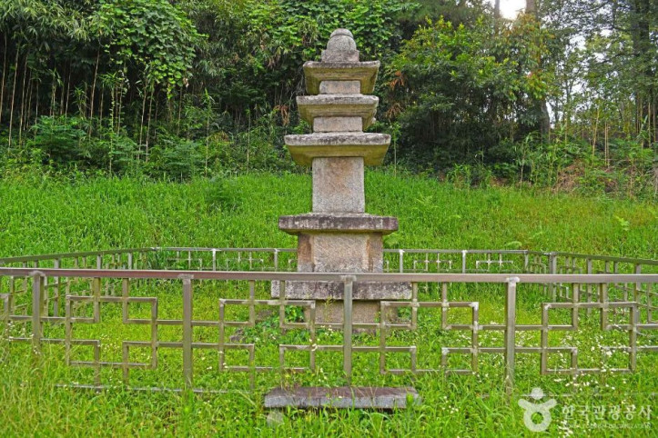 용흥리 해정사지 석탑 여행 추천 - 메고지고