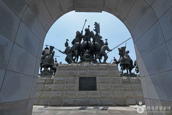 백제 오천결사대 충혼탑 여행 추천 - 메고지고