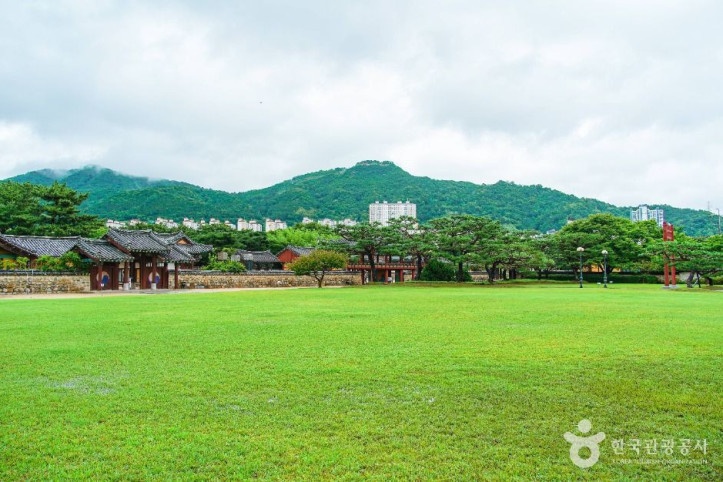 김해수로왕릉 여행 추천 - 메고지고