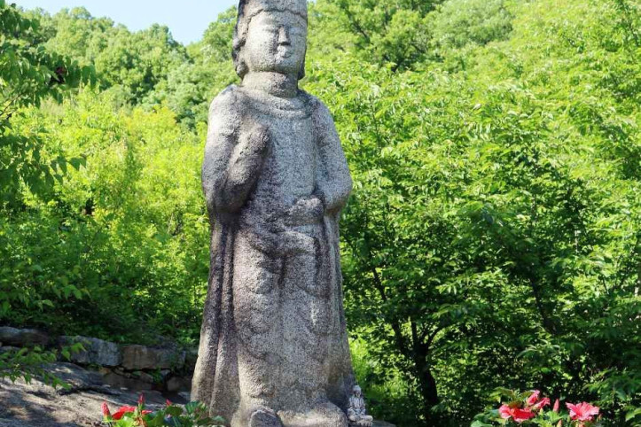 봉산동 석조보살입상 여행 추천 - 메고지고