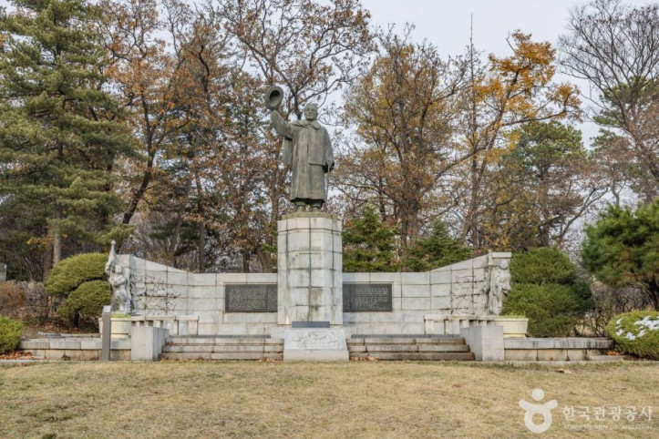 고하송진우선생동상 여행 추천 - 메고지고