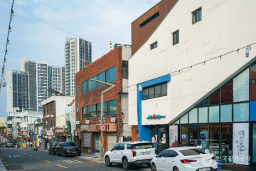 큰장길 침구류 명물거리 여행 추천 - 메고지고