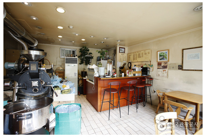 허형만의_압구정커피집_3_공공3유형.jpg