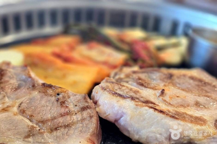 하영_흑돼지구이집_3_공공3유형.jpg