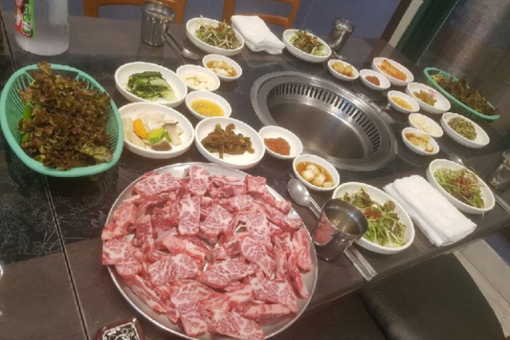 [백년가게]축산본점식육식당(축산회관)_2_공공3유형.jpg