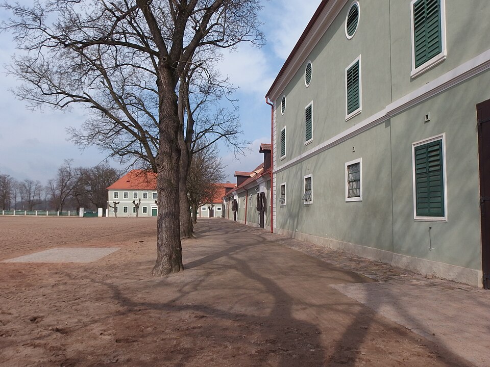 클라드루비나트라벰 국립 종마장 (National Stud Kladruby nad Labem) 여행 추천 - 로드트립