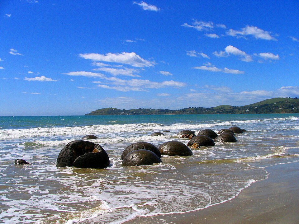 모에라키 볼더스·테 카이히나키 (Moeraki Boulders / Kaihinaki) 여행 추천 - 로드트립