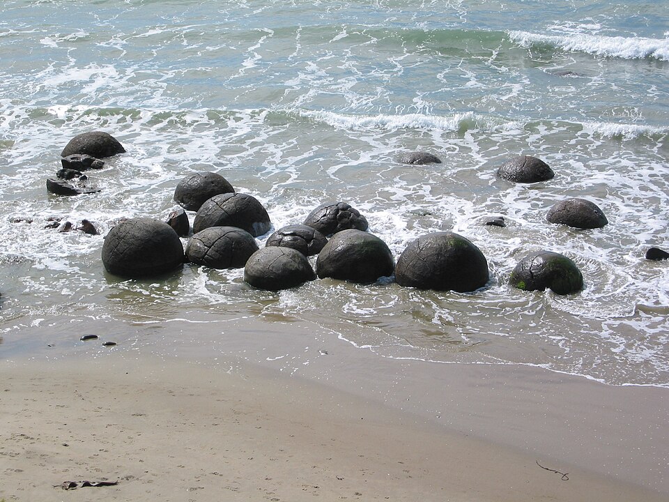모에라키 볼더스·테 카이히나키 (Moeraki Boulders / Kaihinaki) 여행 추천 - 로드트립