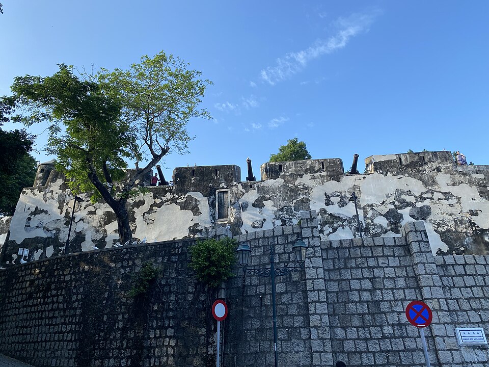 몬테 요새 (Mount Fortress) 여행 추천 - 로드트립