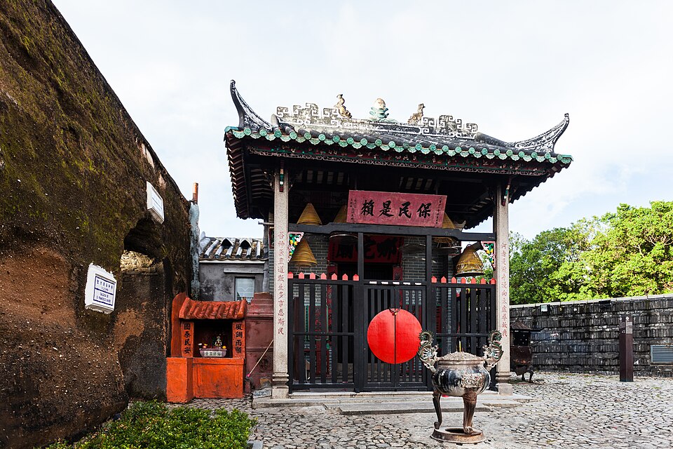 나차 사원 (Na Tcha Temple) 여행 추천 - 로드트립