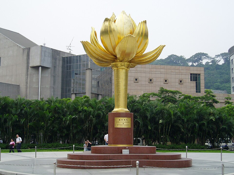 금련화광장·연꽃광장 (Golden Lotus Square) 여행 추천 - 로드트립
