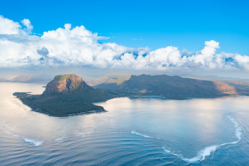 르 몬 수중폭포 (Le Morne Underwater Waterfall) 여행 추천 - 로드트립