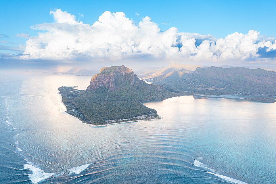 르 몬 수중폭포 (Le Morne Underwater Waterfall) 여행 추천 - 로드트립