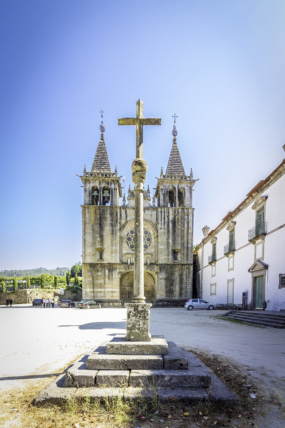 펠게이라스 폼베이루 수도원 (Mosteiro de Santa Maria de Pombeiro) 여행 추천 - 로드트립