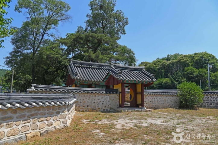 조헌사당(표충사) 여행 추천 - 메고지고
