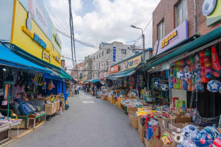 동대문 문구완구거리 (창신동 문구완구시장) 여행 추천 - 메고지고