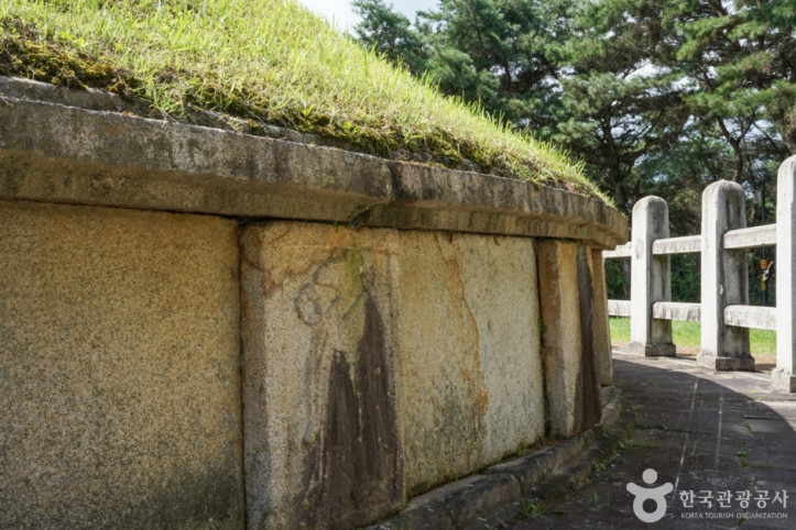 경주 김유신묘 여행 추천 - 메고지고