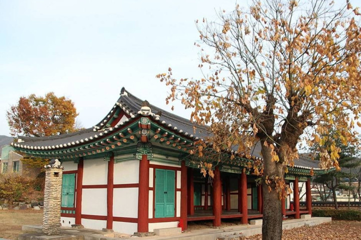창원 진해현 관아 및 객사유지 여행 추천 - 메고지고
