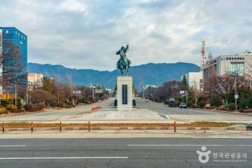 창원 중앙체육공원 여행 추천 - 메고지고