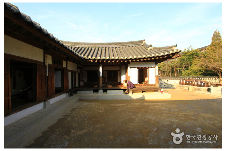 삼청동오위장김춘영가옥 여행 추천 - 메고지고