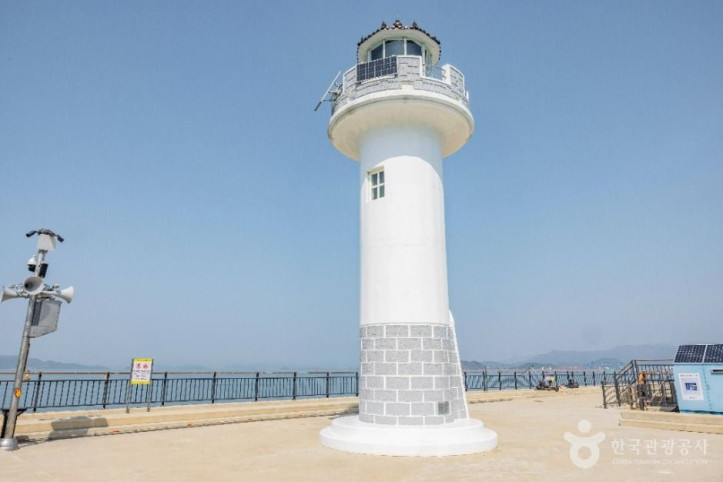천성항 방파제등대 여행 추천 - 메고지고
