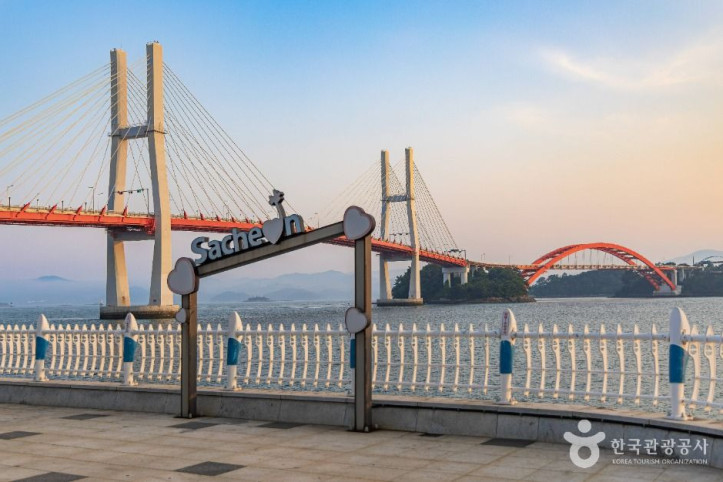 삼천포대교공원 여행 추천 - 메고지고