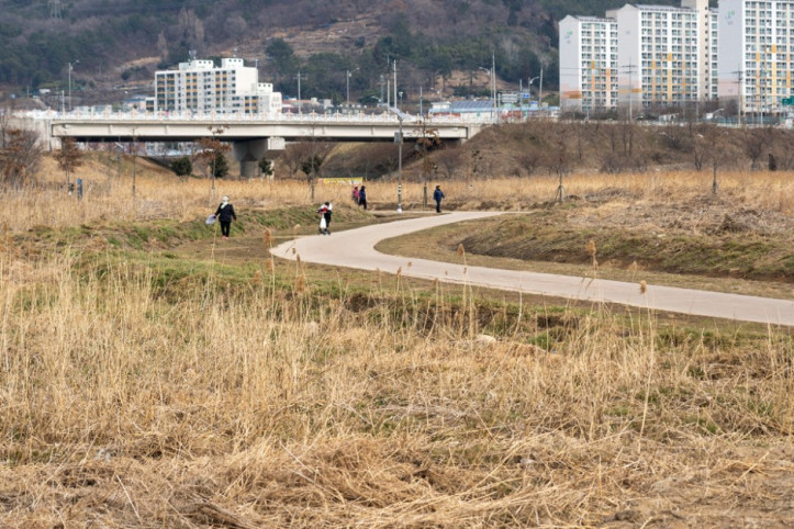가산수변공원 여행 추천 - 메고지고