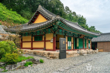 충주 백운암 철조여래좌상 여행 추천 - 메고지고