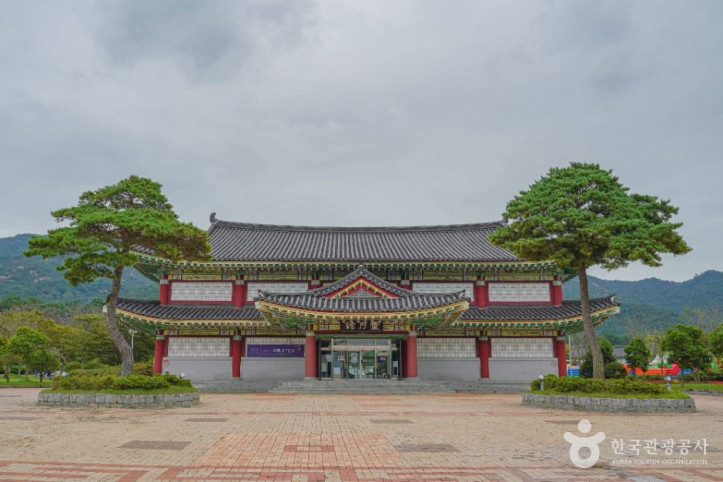왕인박사유적지·성기동국민관광지 여행 추천 - 메고지고