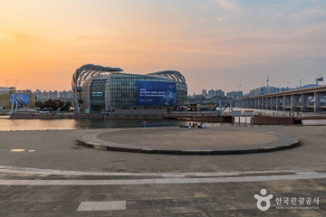 플로팅아일랜드 여행 추천 - 메고지고