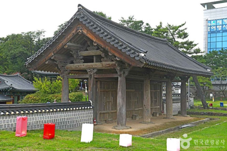 강릉 임영관 삼문 여행 추천 - 메고지고