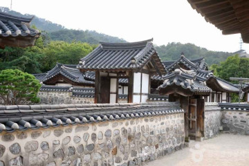 삼청동오위장김춘영가옥 여행 추천 - 메고지고