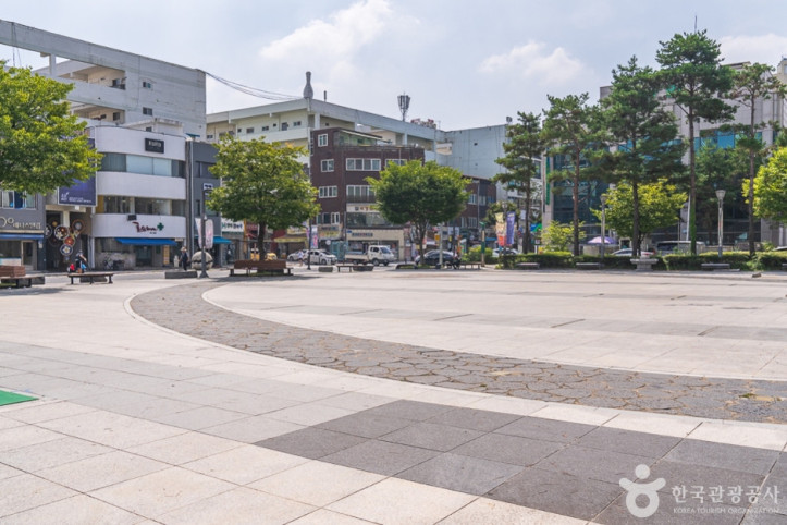 청주청소년광장 여행 추천 - 메고지고