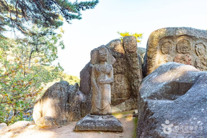 경주 남산 탑곡 마애불상군 여행 추천 - 메고지고
