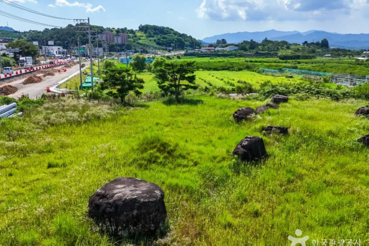 청도 범곡리 지석묘군 여행 추천 - 메고지고