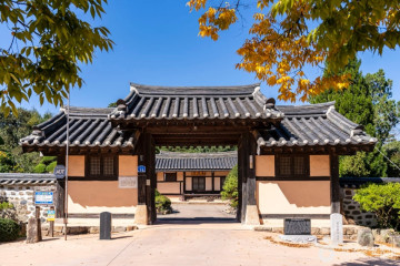 김공 휘 유경 효자문·김공 휘 홍익 충신문 여행 추천 - 메고지고