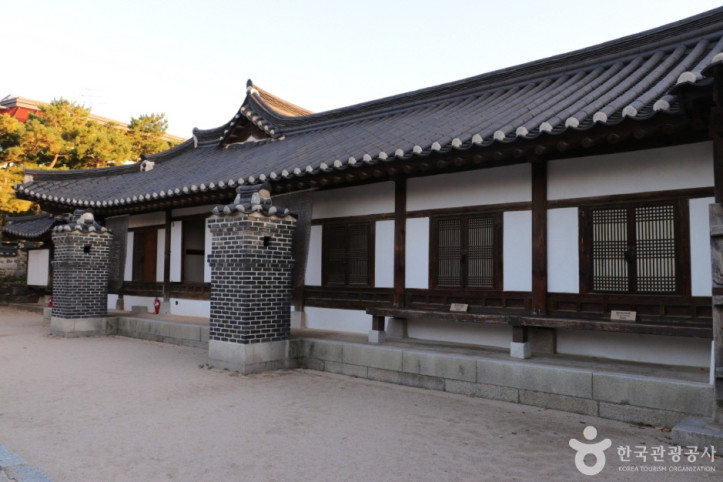 관훈동 민씨 가옥 (구 부마도위박영효가옥) 여행 추천 - 메고지고