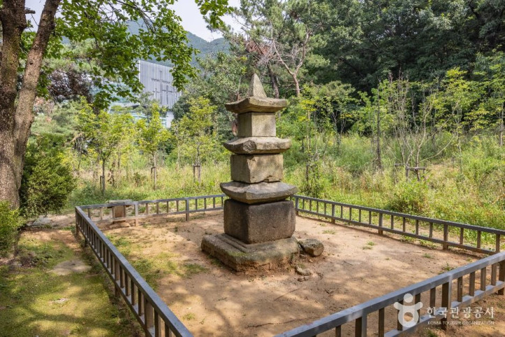 봉일사지삼층석탑 여행 추천 - 메고지고