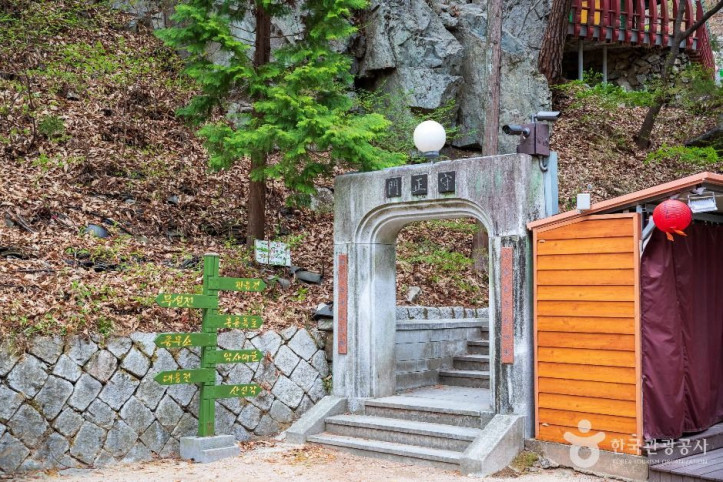 홍룡사(양산) 여행 추천 - 메고지고