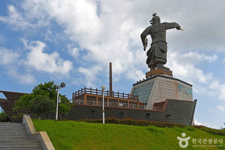 장보고 동상 여행 추천 - 메고지고