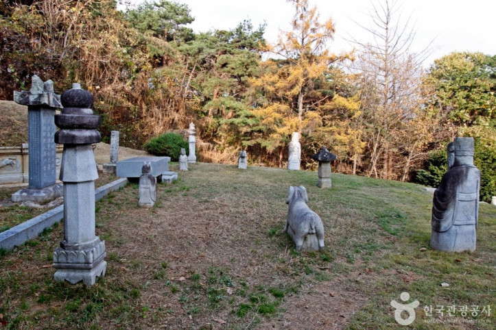 충주 석보군 묘소 여행 추천 - 메고지고
