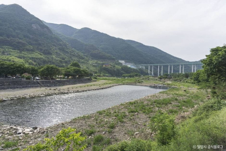 평리산대추마을 여행 추천 - 메고지고