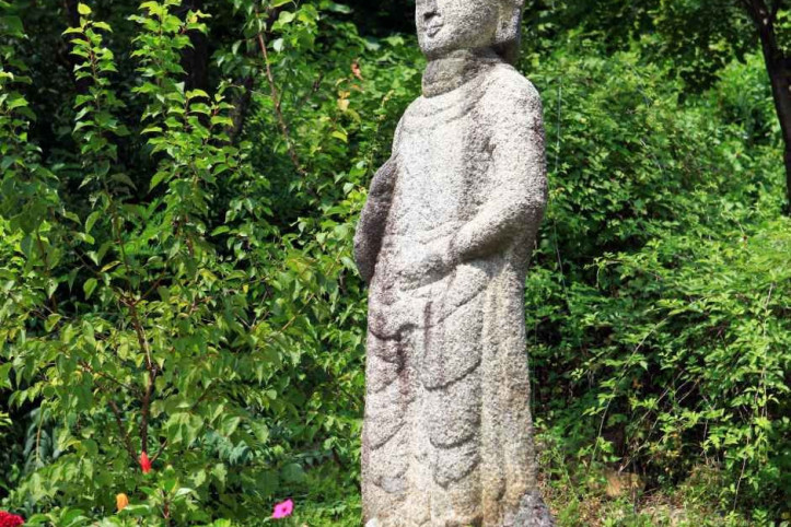 봉산동 석조보살입상 여행 추천 - 메고지고