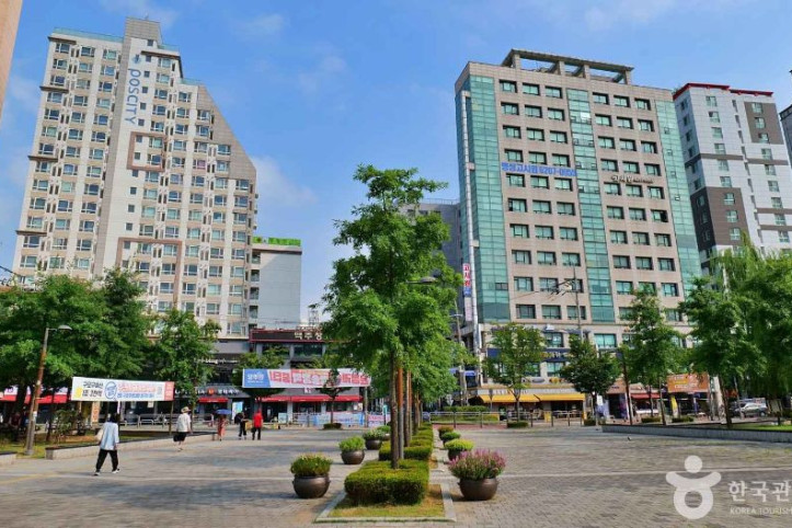 오류동역 광장 여행 추천 - 메고지고