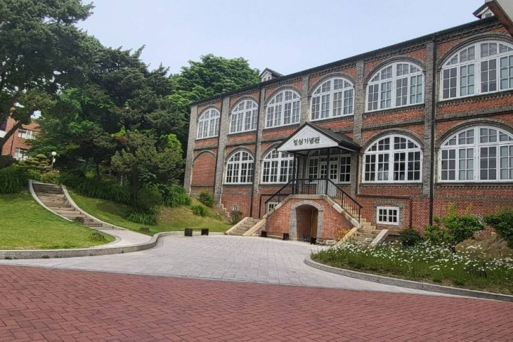 옛 용산신학교와 원효로 예수성심성당 여행 추천 - 메고지고